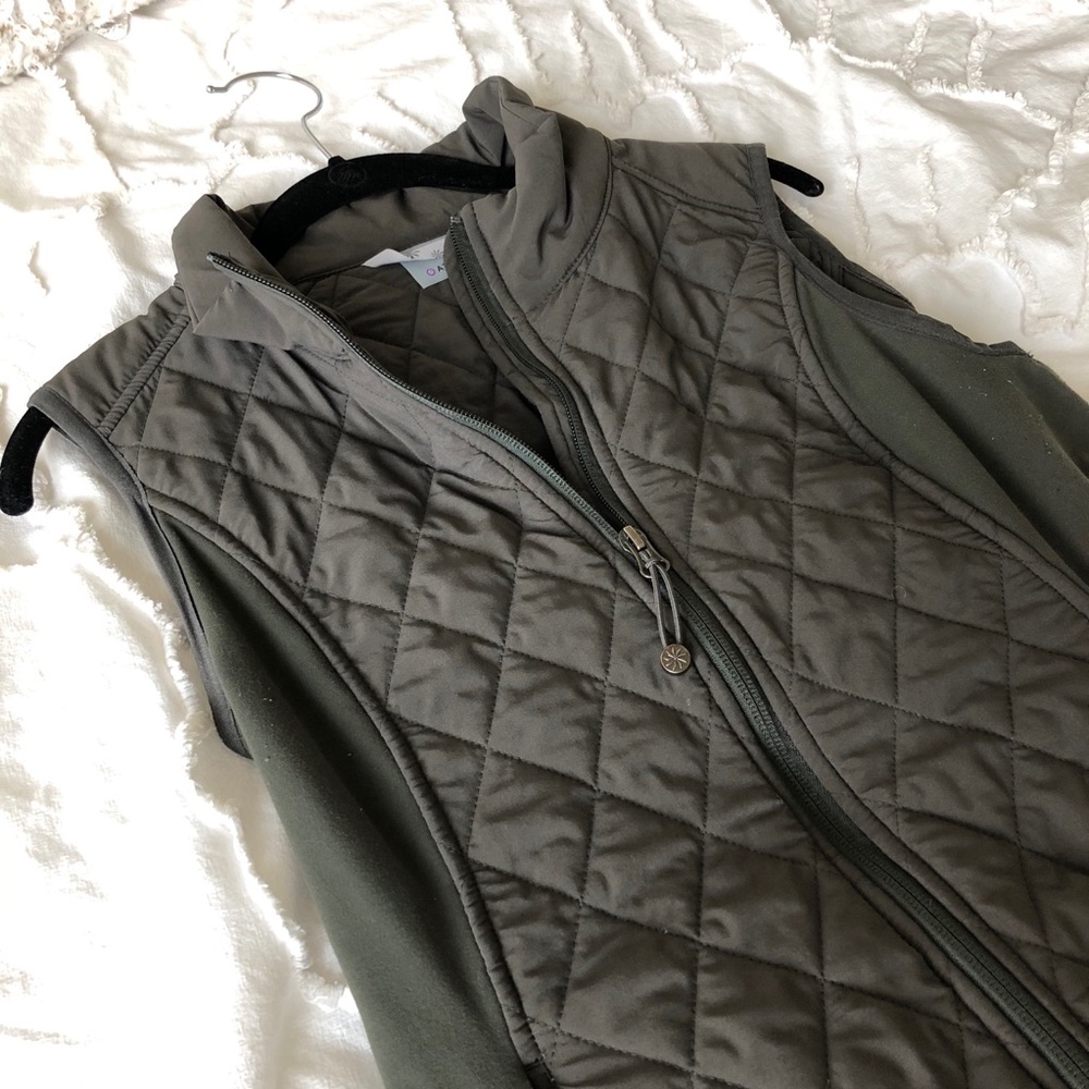 Athleta vest